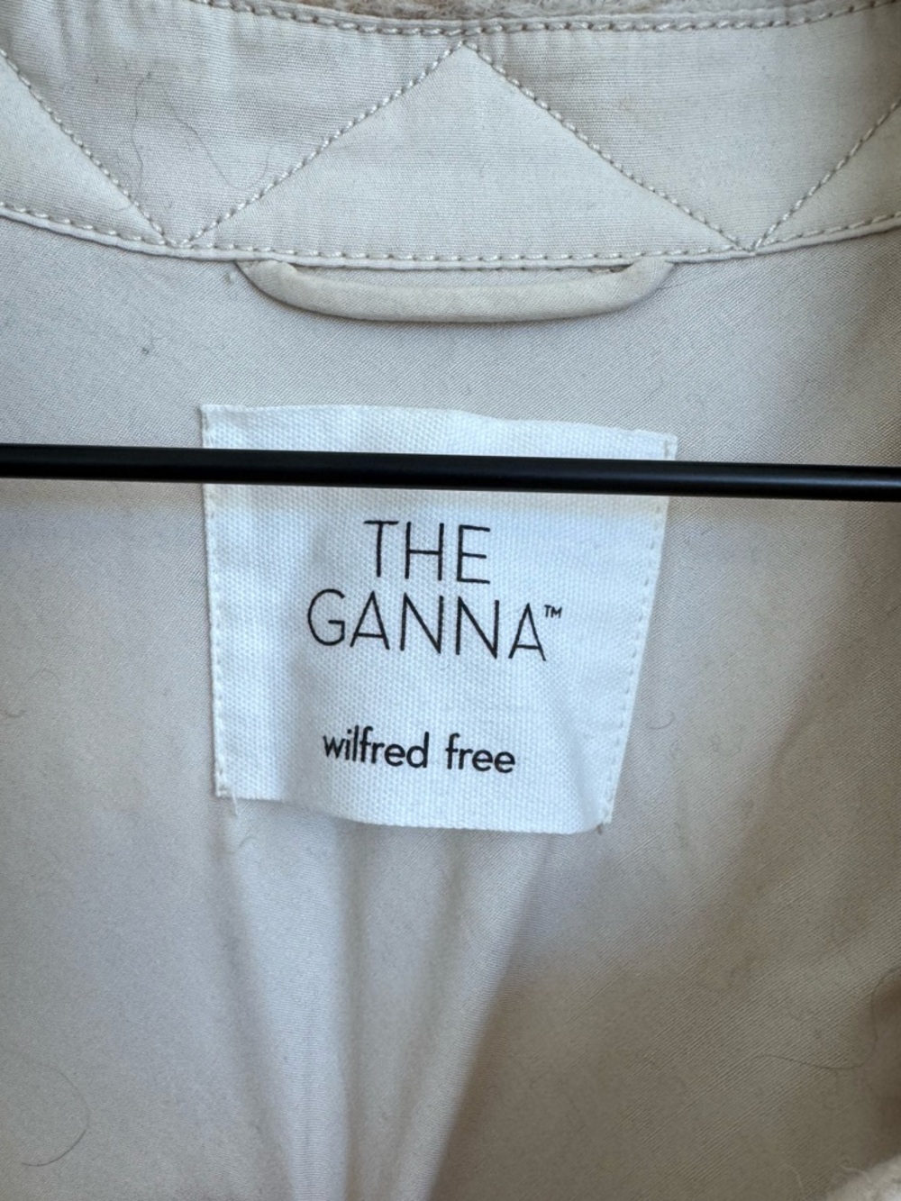 Aritzia Plaid Shacket in Cream and Tan - Picture 4 of 4